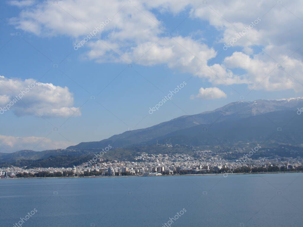 Λιμάνι Πάτρας με πλοία