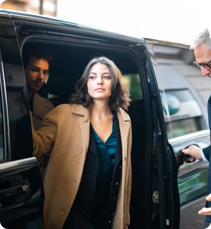 Επαγγελματίας οδηγός ταξί στο τιμόνι